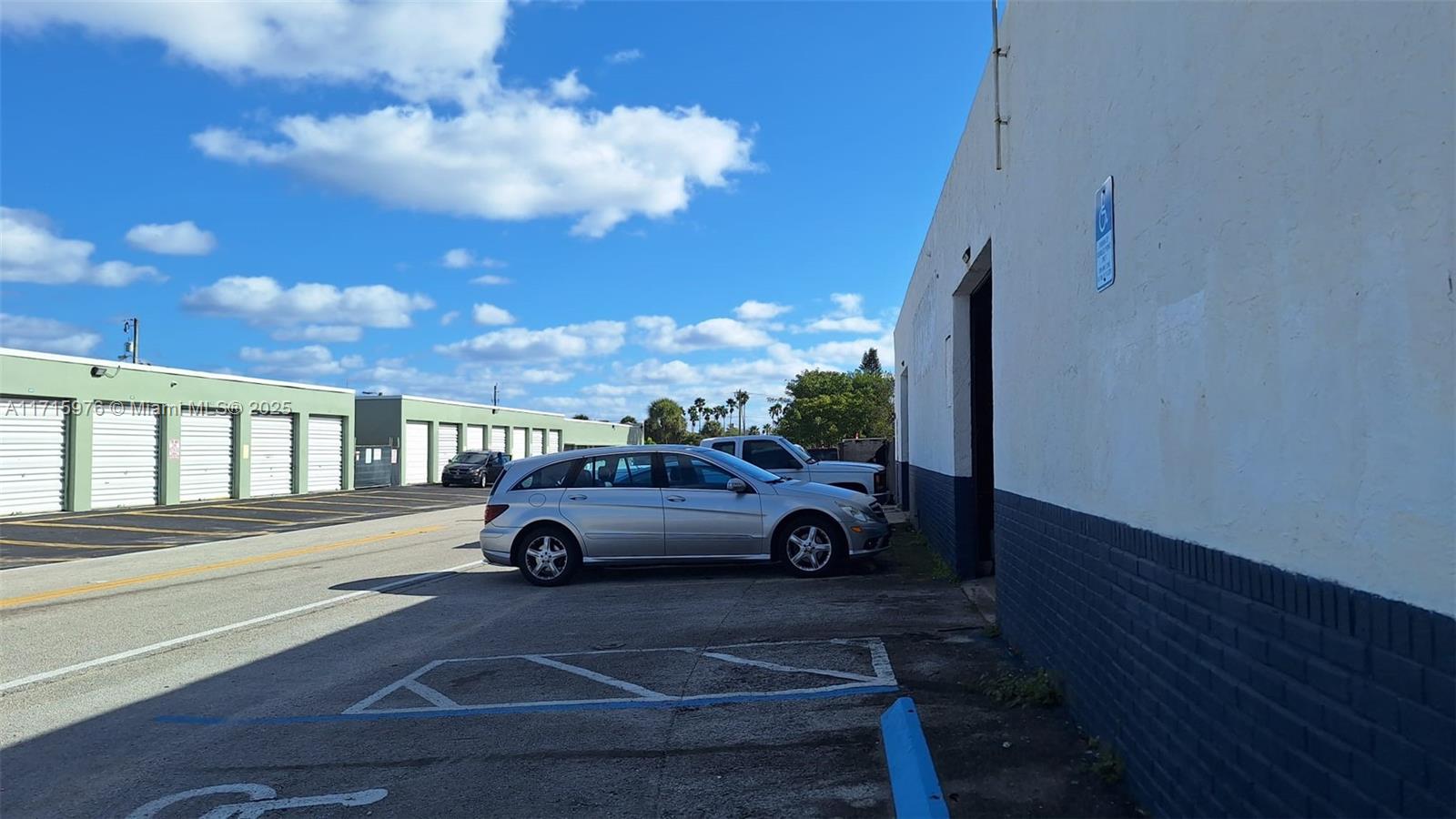 2490 NE 4th Ave
