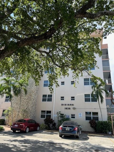 DIXIANA CONDO - Residential