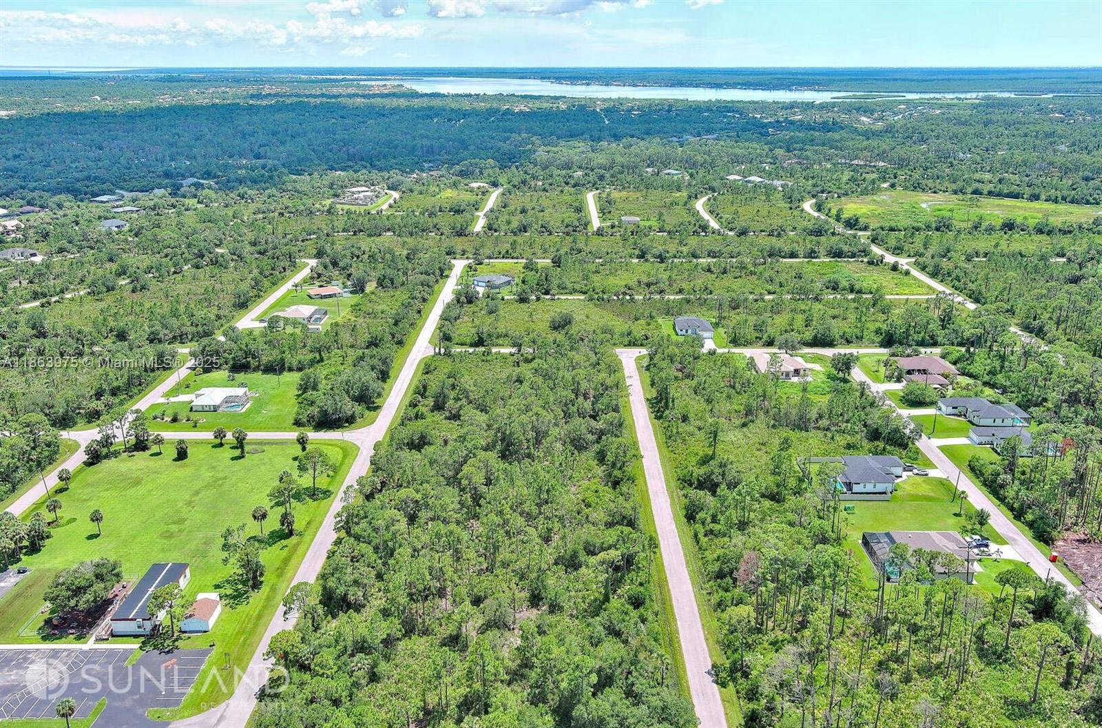 PORT CHARLOTTE - Land