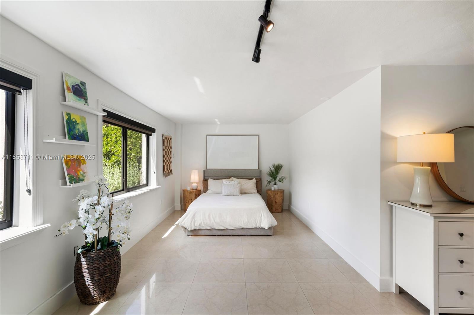 BAY HEIGHTS - Residential