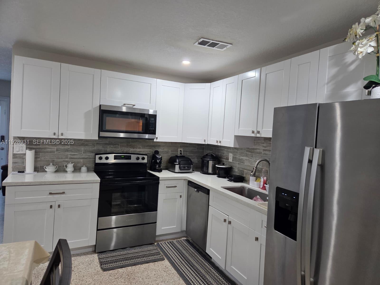 9228 SW 37th St 9228