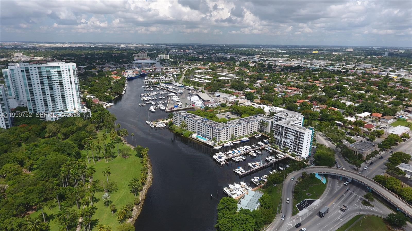 RIVER RUN YACHT CLUB COND - Land