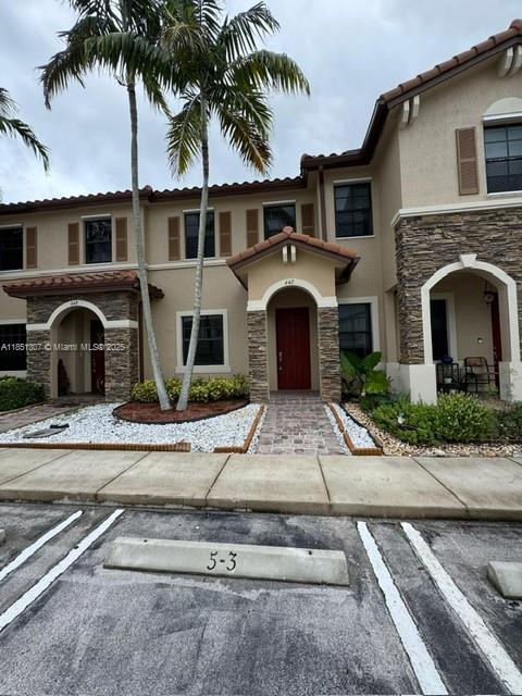 SPACIOUS AND BRIGTH HIGHLY DESIRABLE 3/2.1 FOR SALE AT MARTINIQUE AT OASIS, FIRST LEVEL ENTRY W- HUGE LIVING ROOM AND TWO PARKING SPACES WITH GUESS PARKING IN THE COMPLEX PLUS A BEAUTIFUL LAKE VIEW.