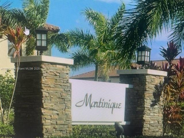 SPACIOUS AND BRIGTH HIGHLY DESIRABLE 3/2.1 FOR SALE AT MARTINIQUE AT OASIS, FIRST LEVEL ENTRY W- HUGE LIVING ROOM AND TWO PARKING SPACES WITH GUESS PARKING IN THE COMPLEX PLUS A BEAUTIFUL LAKE VIEW.
TOTAL SF 1,740