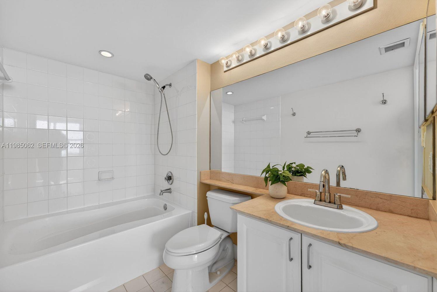 YACHT CLUB AT PORTOFINO C - Residential