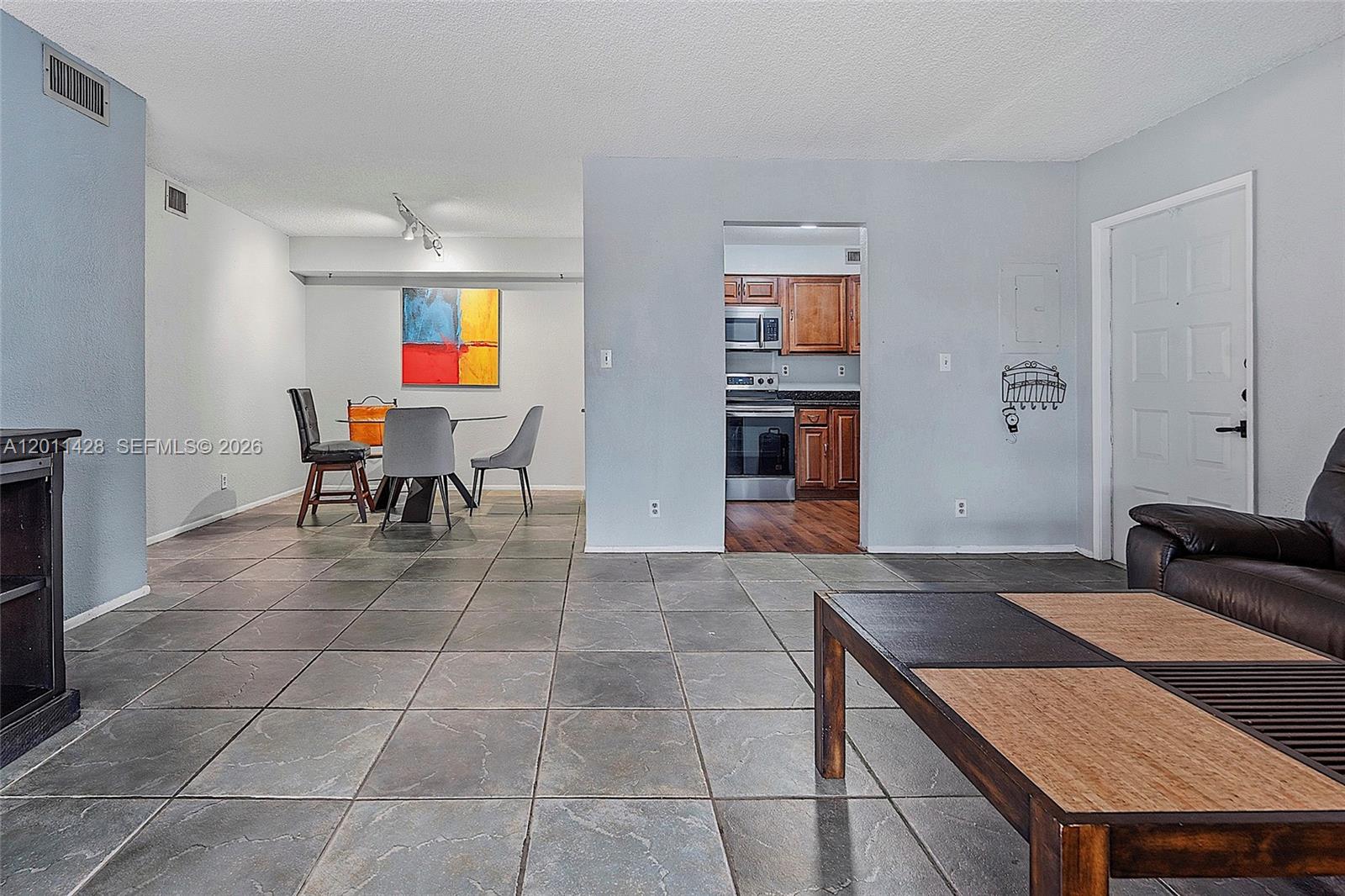 OAKLAND FOREST CLUB CONDO - Residential