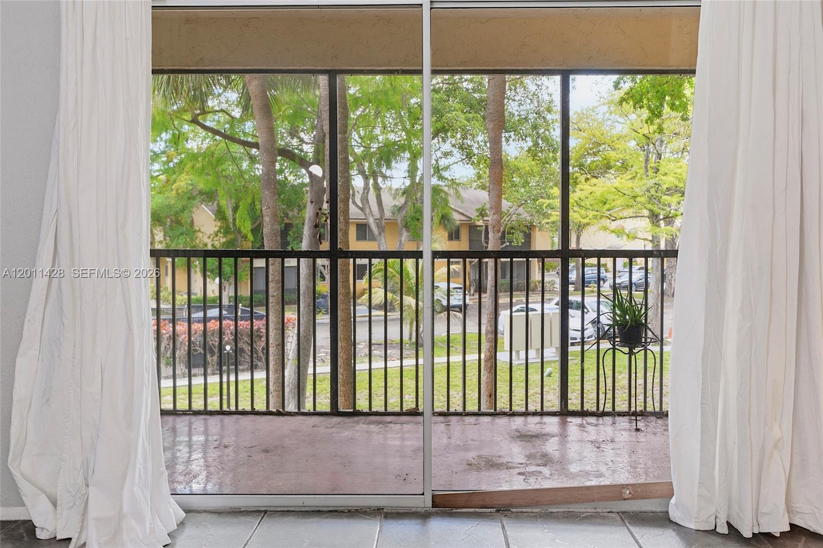 OAKLAND FOREST CLUB CONDO - Residential
