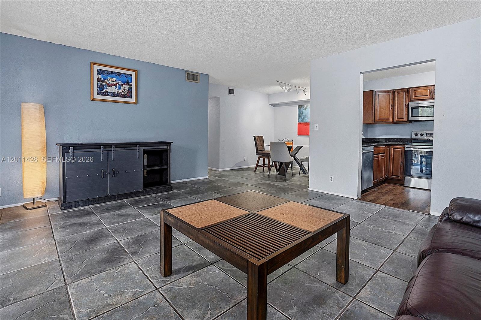 OAKLAND FOREST CLUB CONDO - Residential