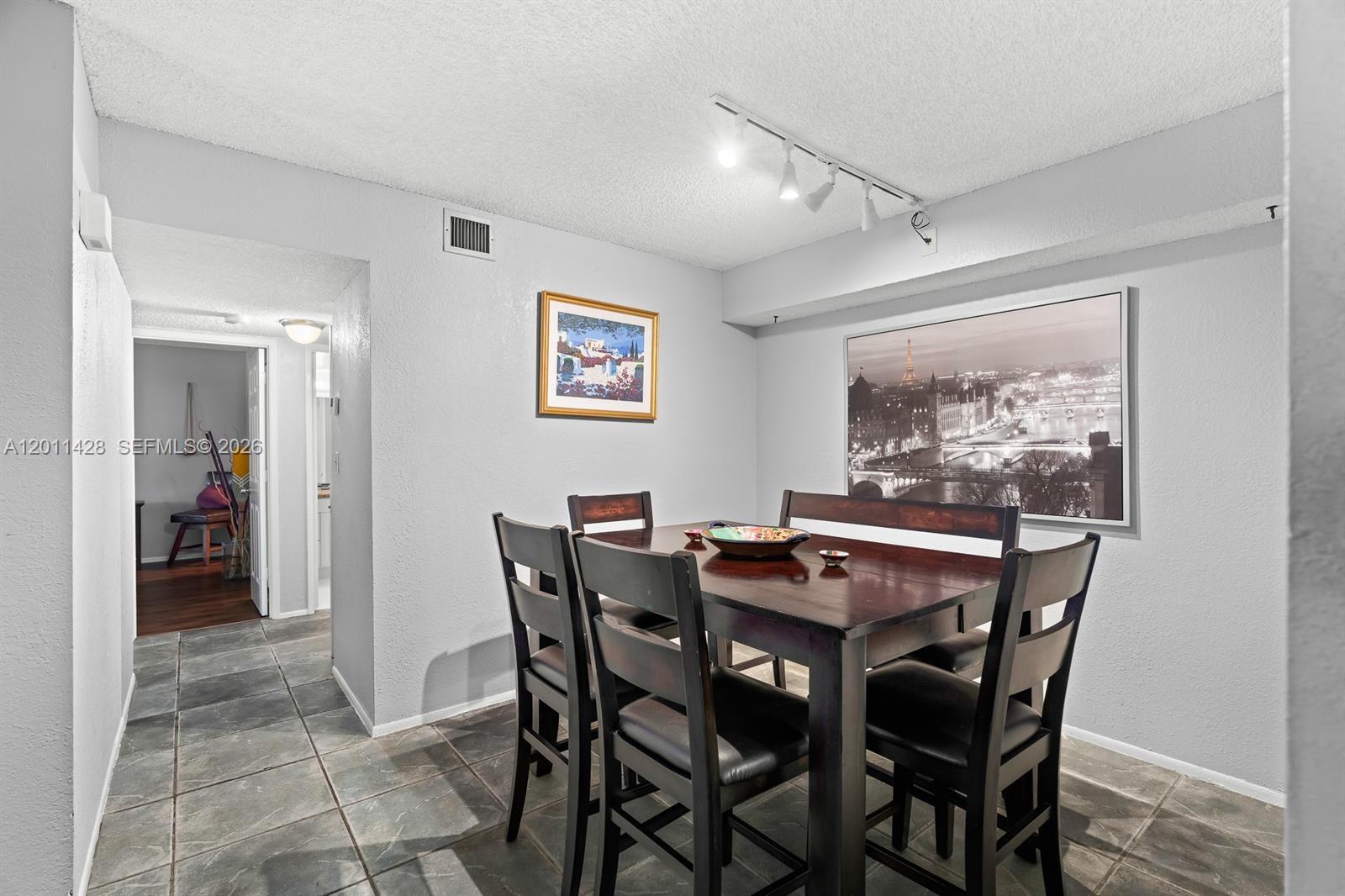 OAKLAND FOREST CLUB CONDO - Residential