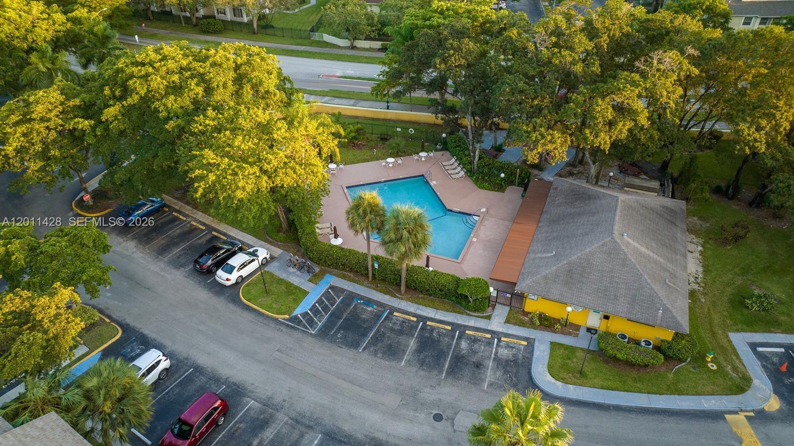 OAKLAND FOREST CLUB CONDO - Residential