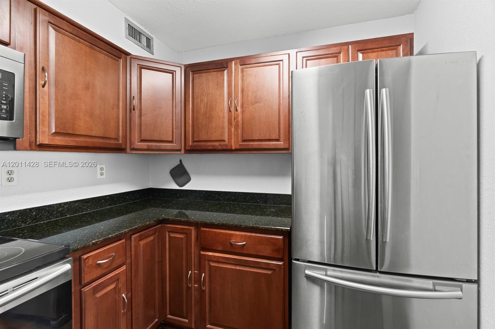 OAKLAND FOREST CLUB CONDO - Residential
