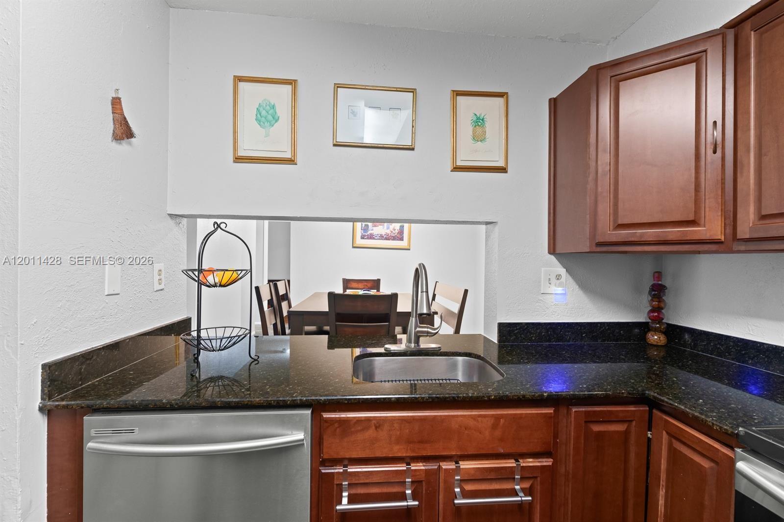 OAKLAND FOREST CLUB CONDO - Residential