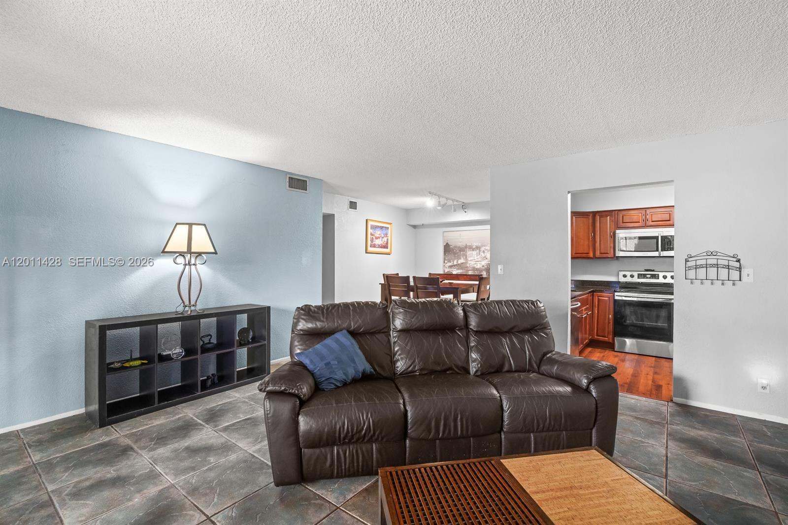 OAKLAND FOREST CLUB CONDO - Residential