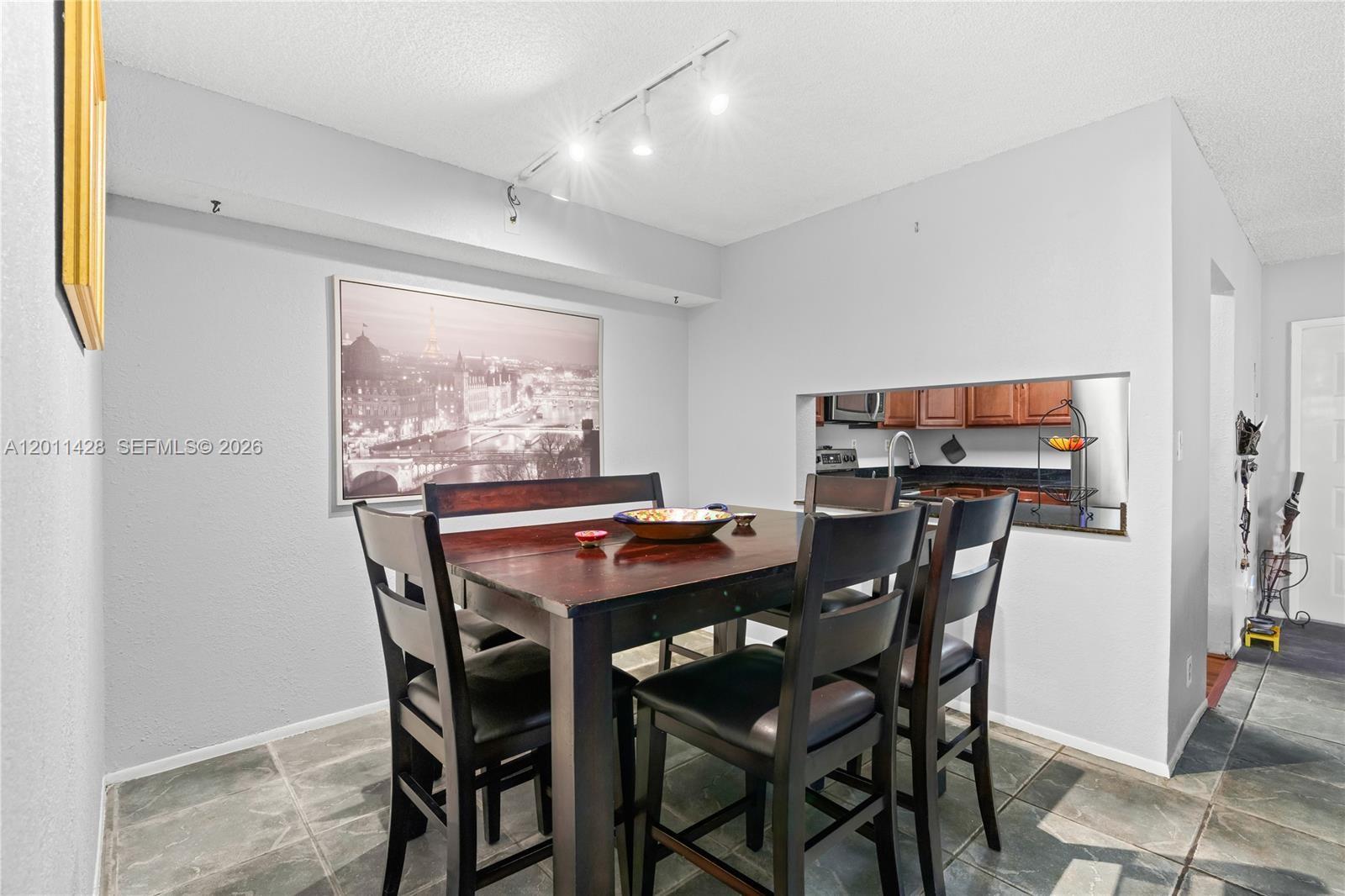 OAKLAND FOREST CLUB CONDO - Residential
