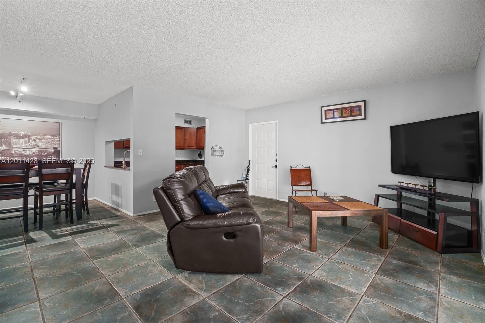 OAKLAND FOREST CLUB CONDO - Residential