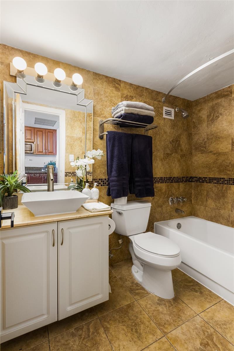 THE AVENTURA BEACH CLUB C - Residential