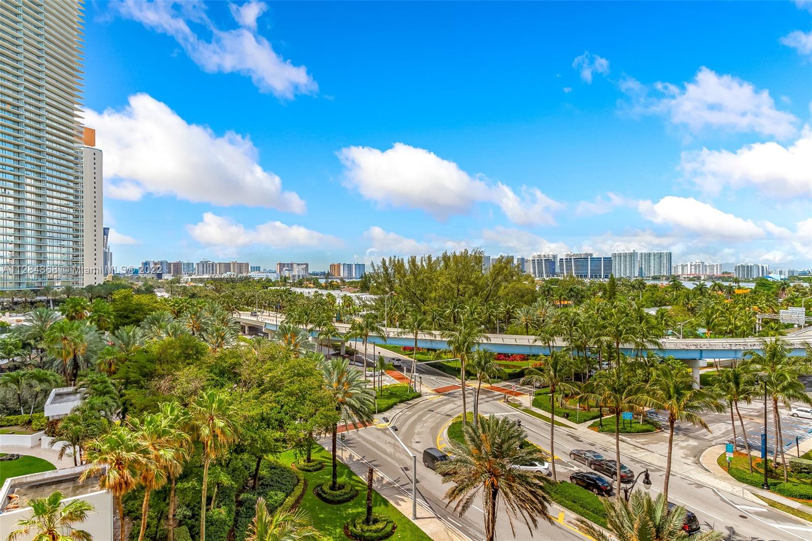 19201 Collins Ave 641