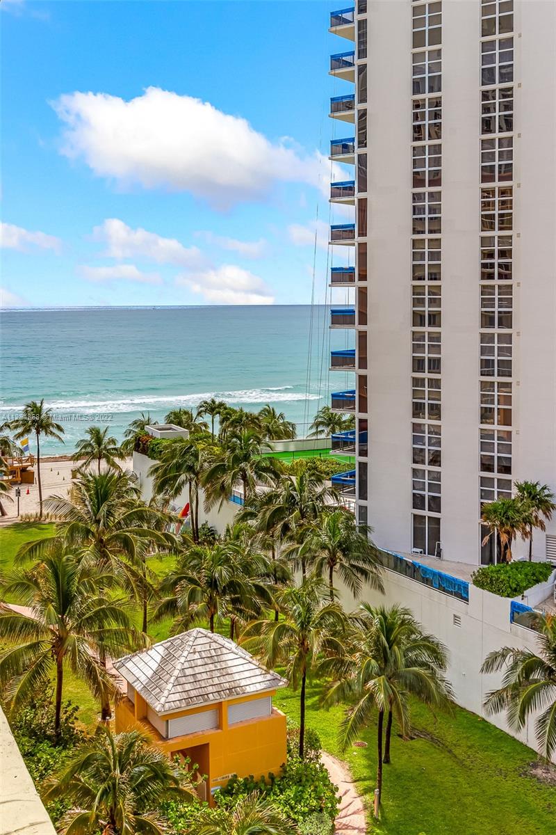 19201 Collins Ave 641
