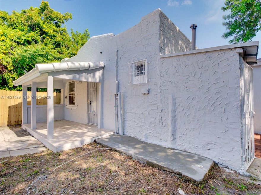 Excellent Investment Opportunity High-Yield Duplex in One of Miami’s Fastest-Growing Areas! These well-maintained duplex features two fully independent units: a spacious 3-bedroom, 2-bath main unit and a 1-bedroom, 1-bath unit perfect for generating multiple income streams. Strong rental demand supports an ROI exceeding 10%, offering solid and consistent returns. Strategically located near major highways, Downtown Miami, Wynwood, Midtown, schools, shopping, and employment centers. High-yield asset with excellent appreciation potential. Financing options available. A rare opportunity to secure a high-performing asset in one of Miami’s most dynamic neighborhoods.