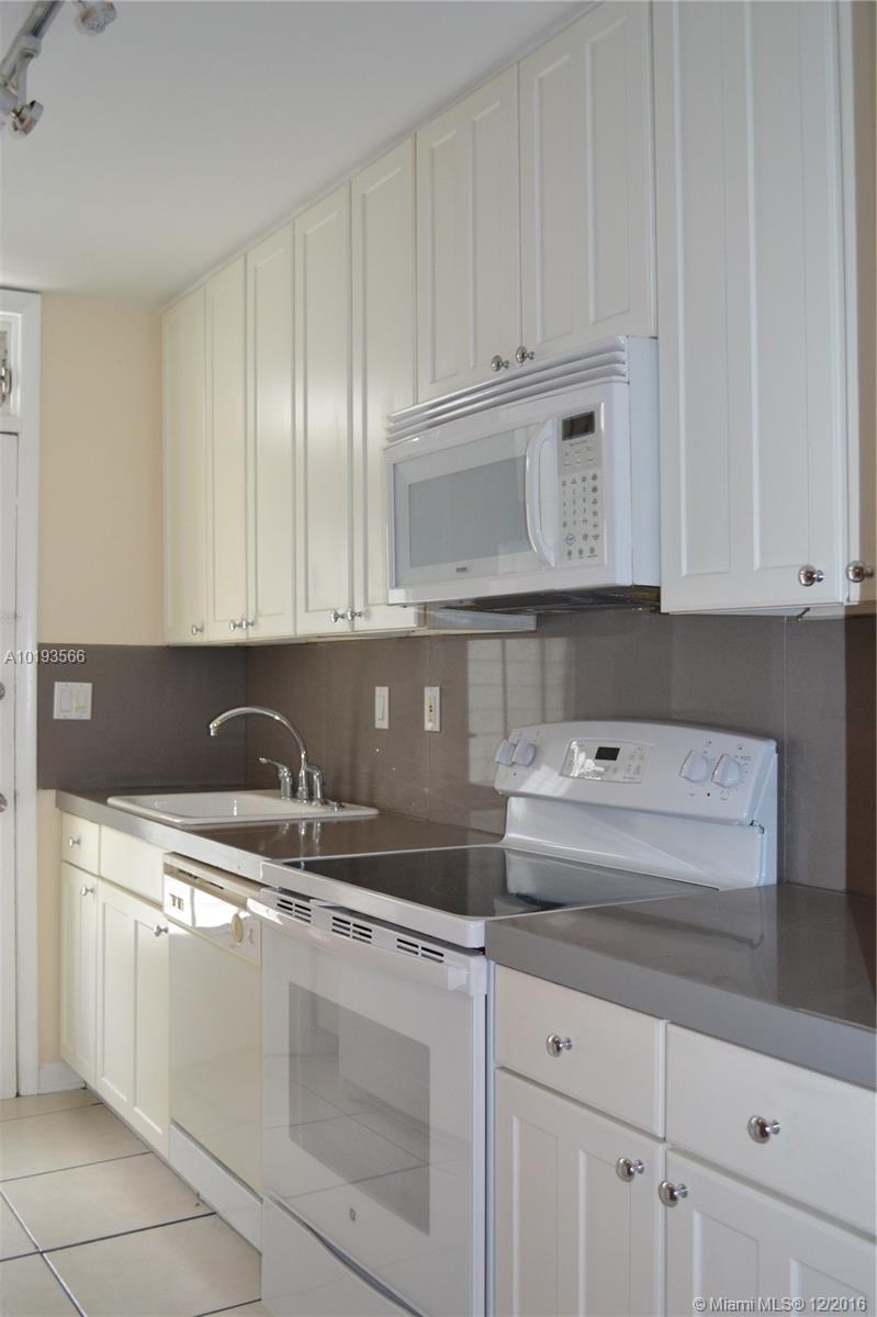 Great Sobe unit with on site laundry and gated parking! Updated unit with open kitchen, island & 42 in cabinets. Freshly cleaned, tile floors, extra closets, central A/C, cat walk style building. walk to everything! Yearly lease only. no pets 1-2 weeks condo approval with background check.