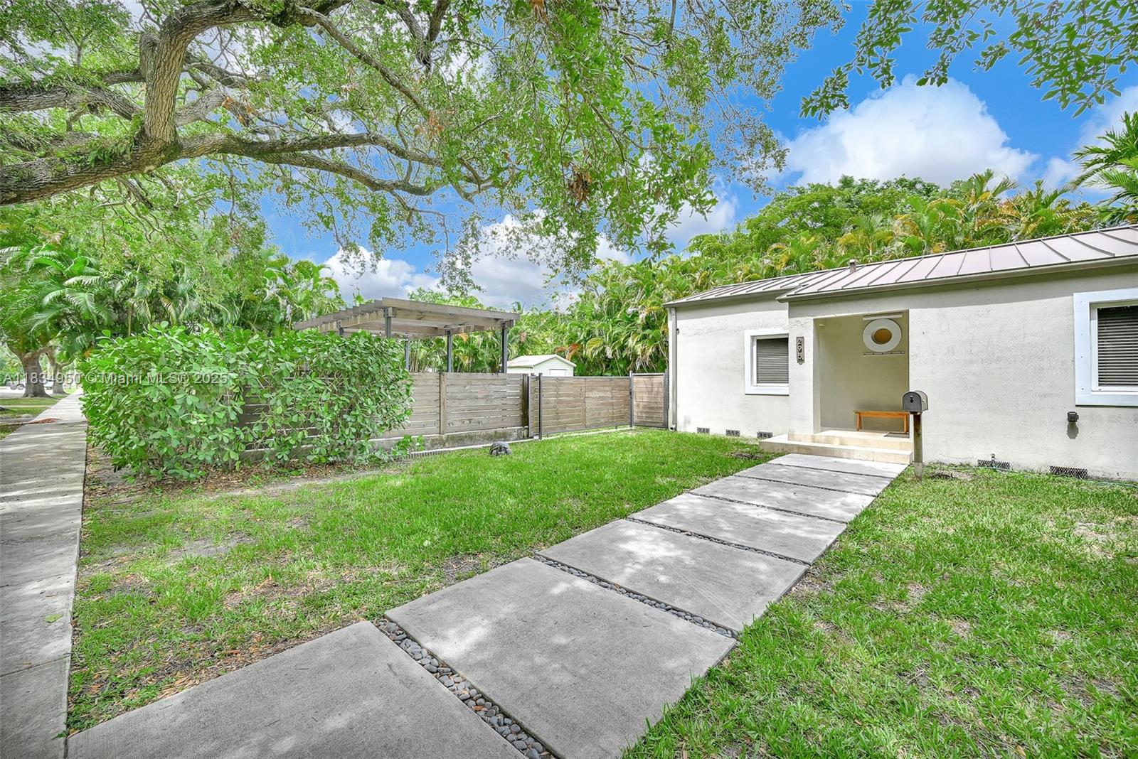 295 De Leon Dr