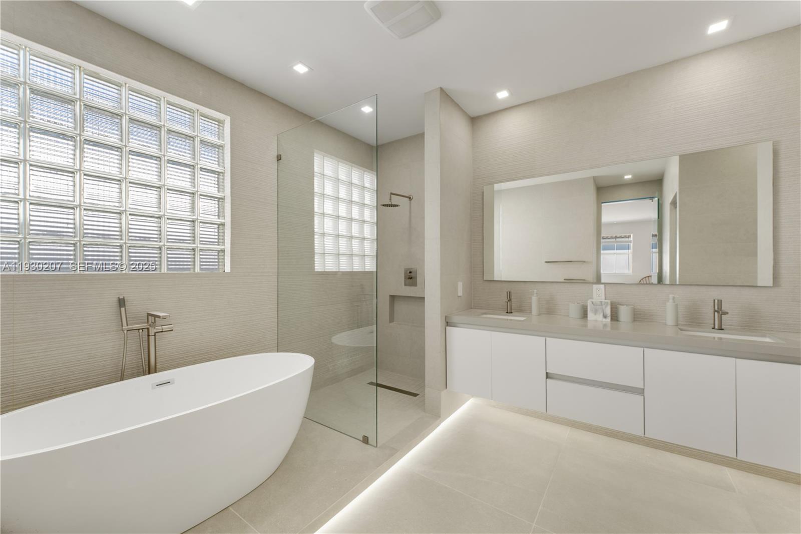 AVENTURA LAKES - PHASE II - Residential