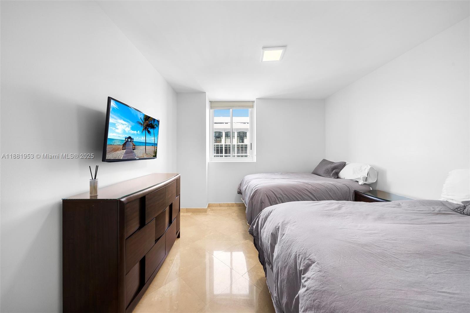 BLUE DIAMOND CONDO - Residential Lease