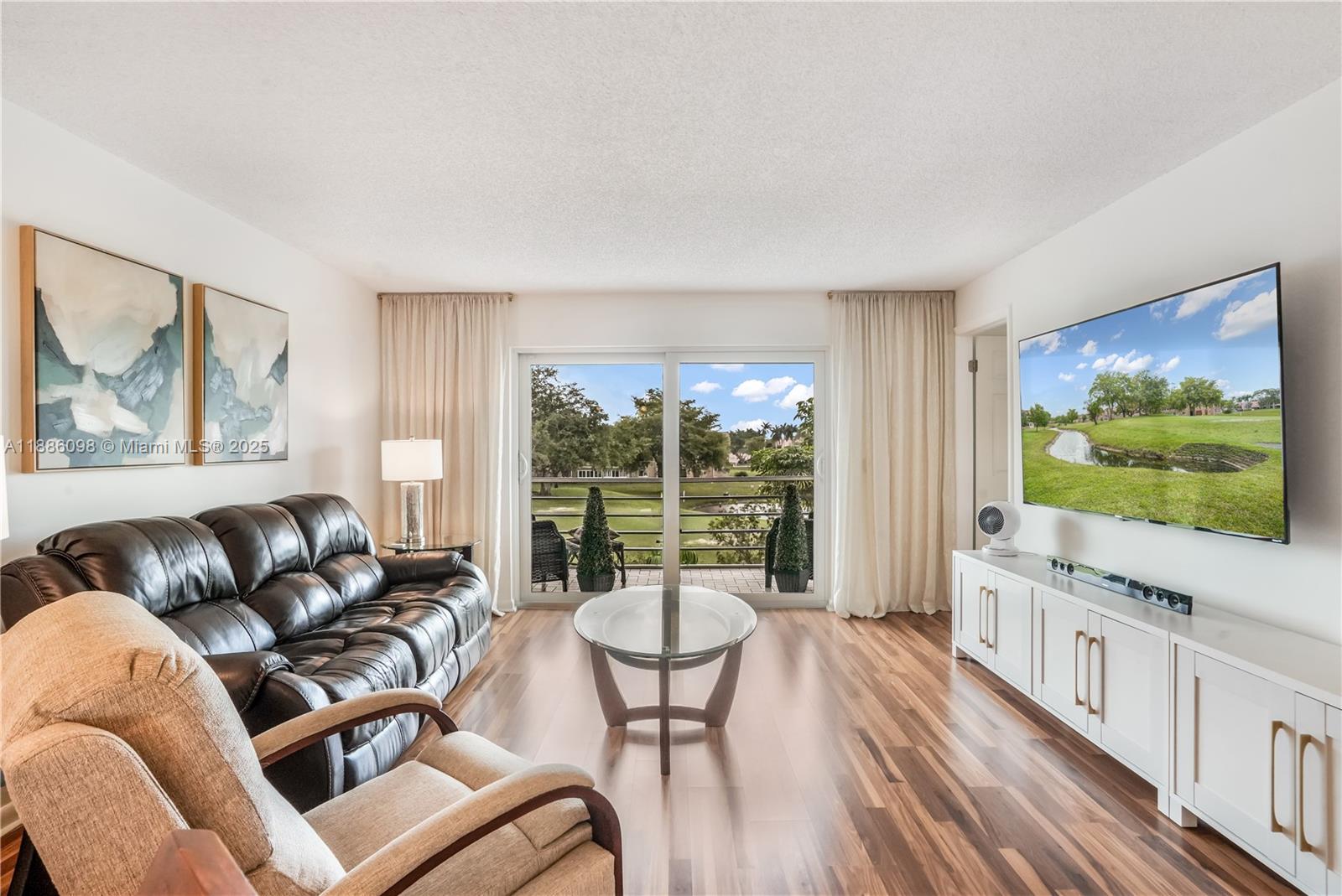 9841 Sunrise Lakes Blvd 307, Sunrise, FL, 33322/$149,900 3 9841 Sunrise Lakes Blvd 307