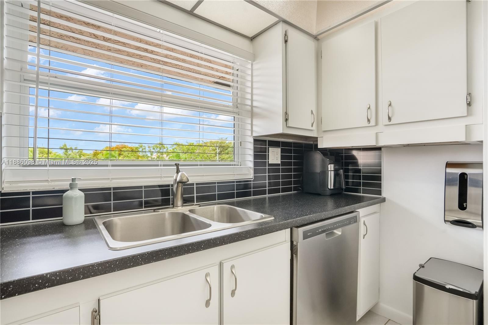 SUNRISE LAKES 147 CONDO - Residential