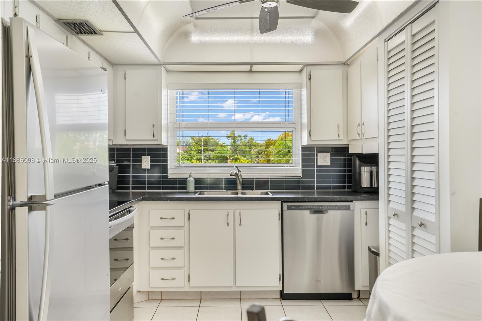 SUNRISE LAKES 147 CONDO - Residential