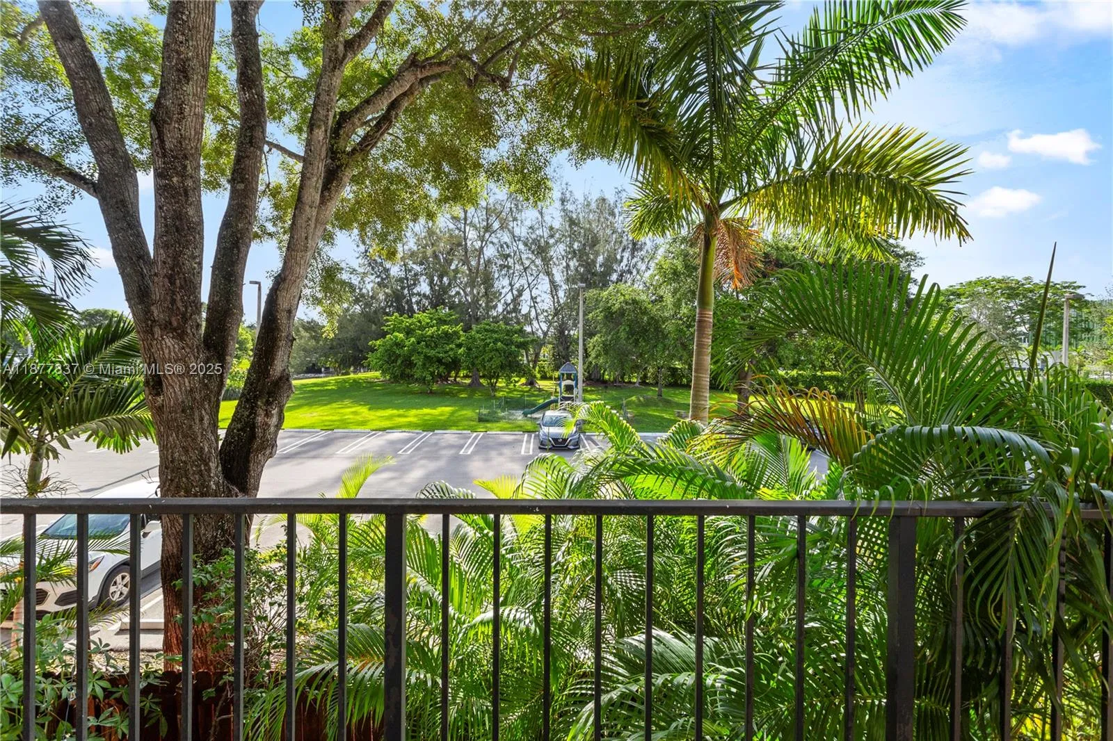 Pinecrest, Florida 33156, United States, 2 Bedrooms Bedrooms, ,3 BathroomsBathrooms,Residential,Active,208705