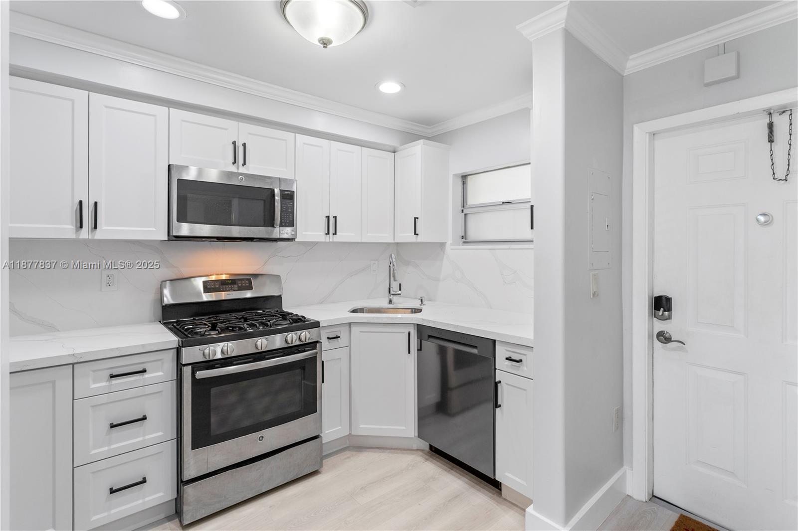 VILLAS OF PINECREST CONDO - Residential Lease