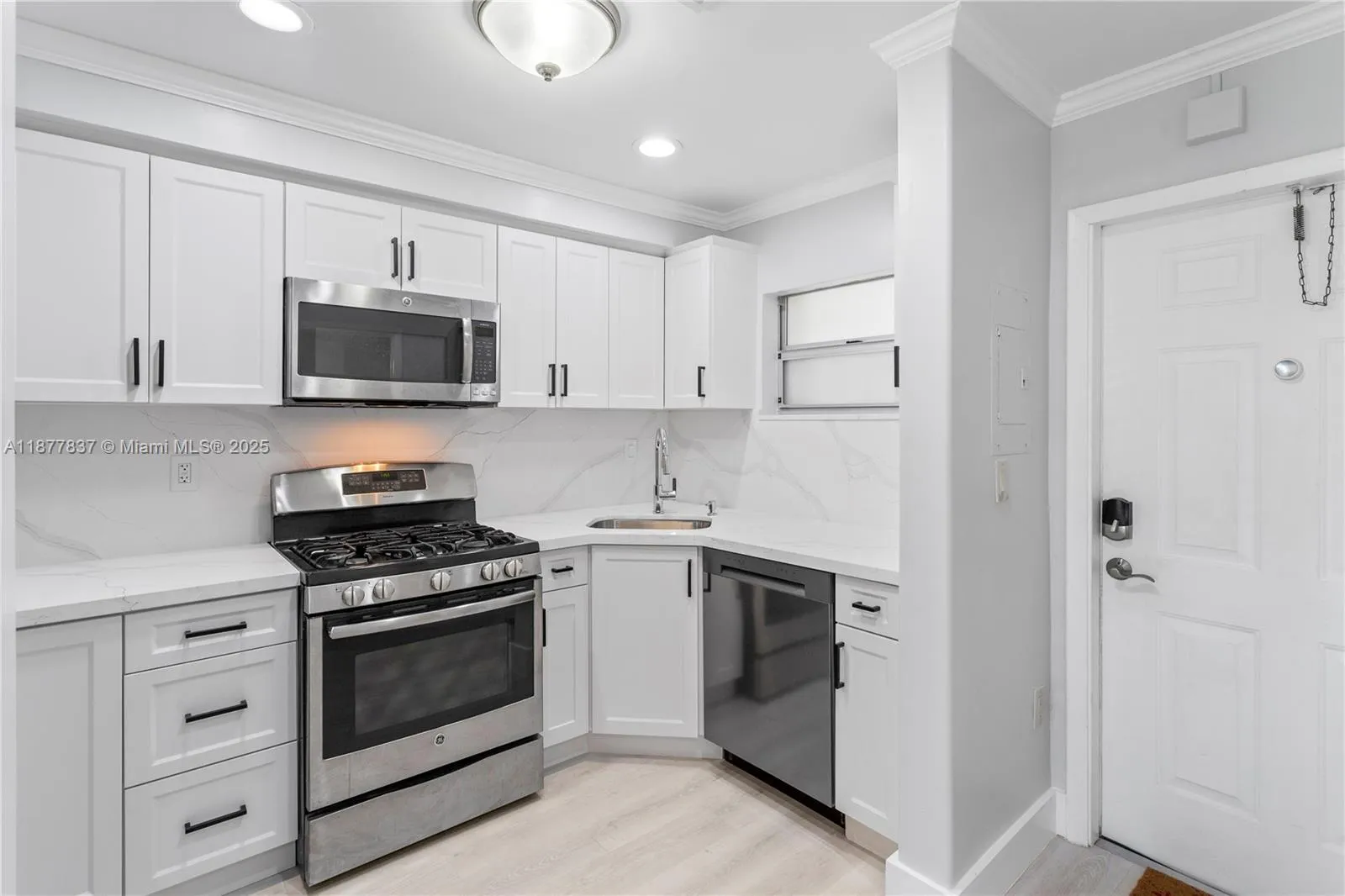 Pinecrest, Florida 33156, United States, 2 Bedrooms Bedrooms, ,3 BathroomsBathrooms,Residential,Active,208705