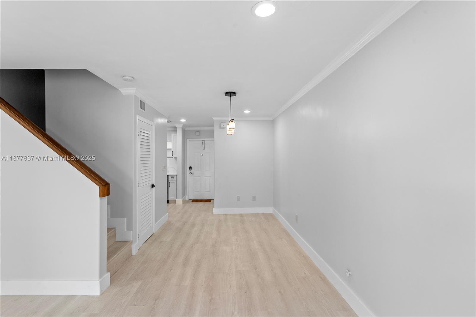 VILLAS OF PINECREST CONDO - Residential Lease