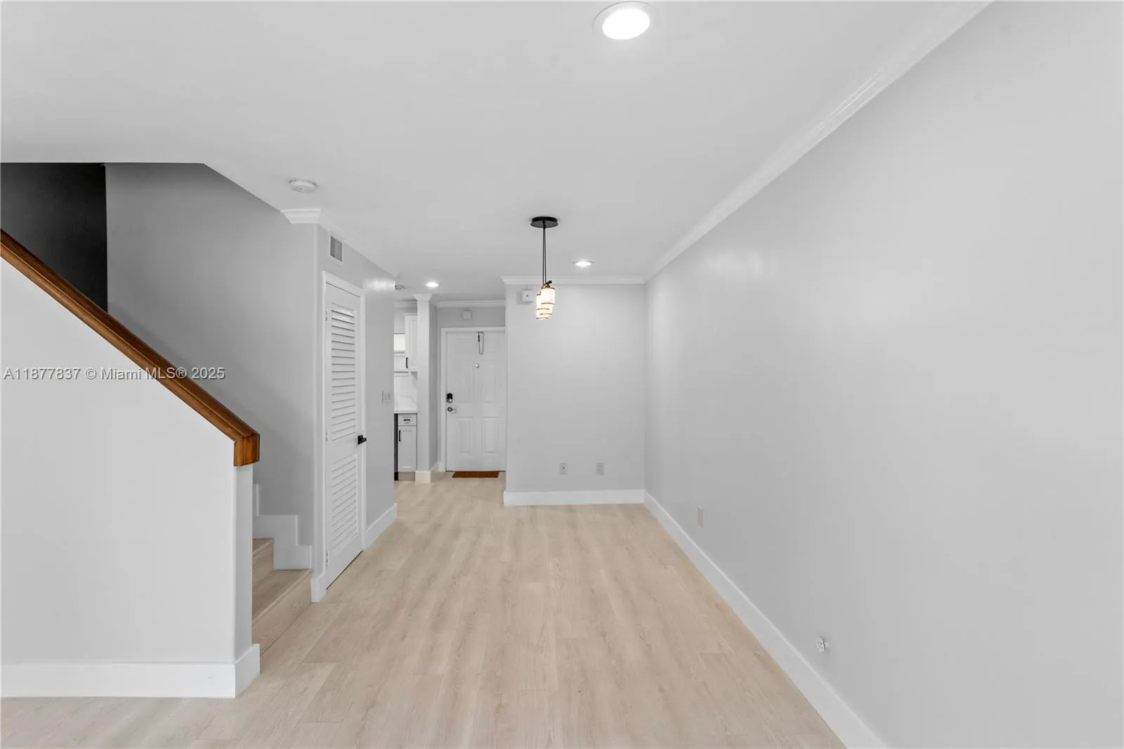 Pinecrest, Florida 33156, United States, 2 Bedrooms Bedrooms, ,3 BathroomsBathrooms,Residential,Active,208705