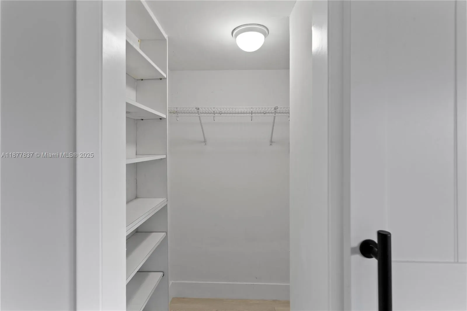 Pinecrest, Florida 33156, United States, 2 Bedrooms Bedrooms, ,3 BathroomsBathrooms,Residential,Active,208705