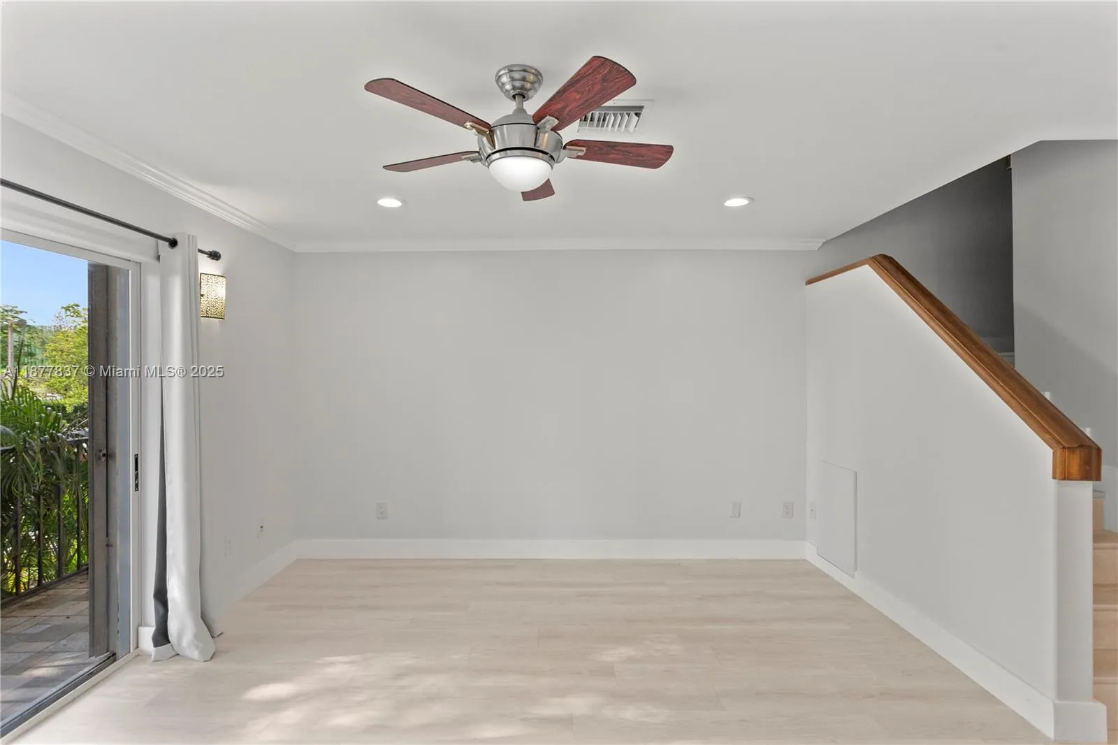 Pinecrest, Florida 33156, United States, 2 Bedrooms Bedrooms, ,3 BathroomsBathrooms,Residential,Active,208705