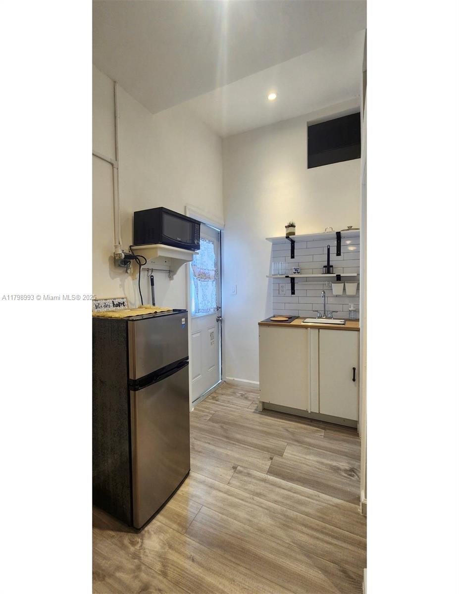 Rental Property at 1271 Ne 153rd St, North Miami Beach, Miami-Dade County, Florida - Bedrooms: 1 
Bathrooms: 1  - $1,250 MO.