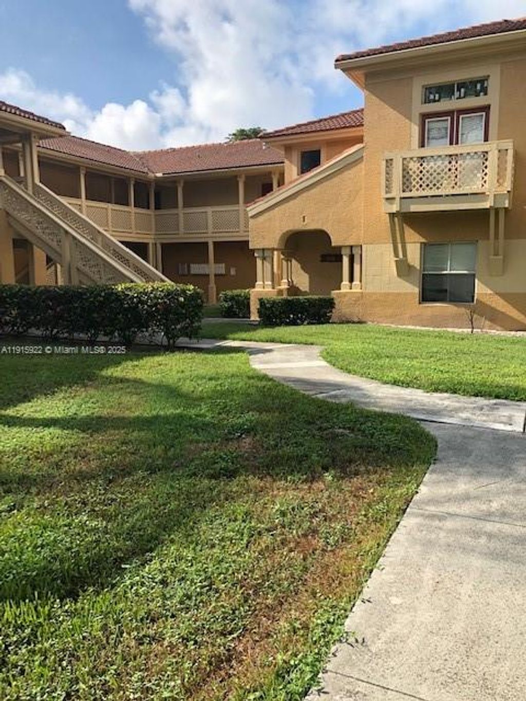 Photo of 4807 Via Palm Lks #1505, West Palm Beach, FL 33417 (MLS # A11915922)
