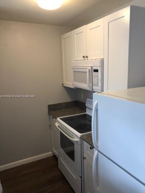 PALM LAKE CONDO - Residential Lease