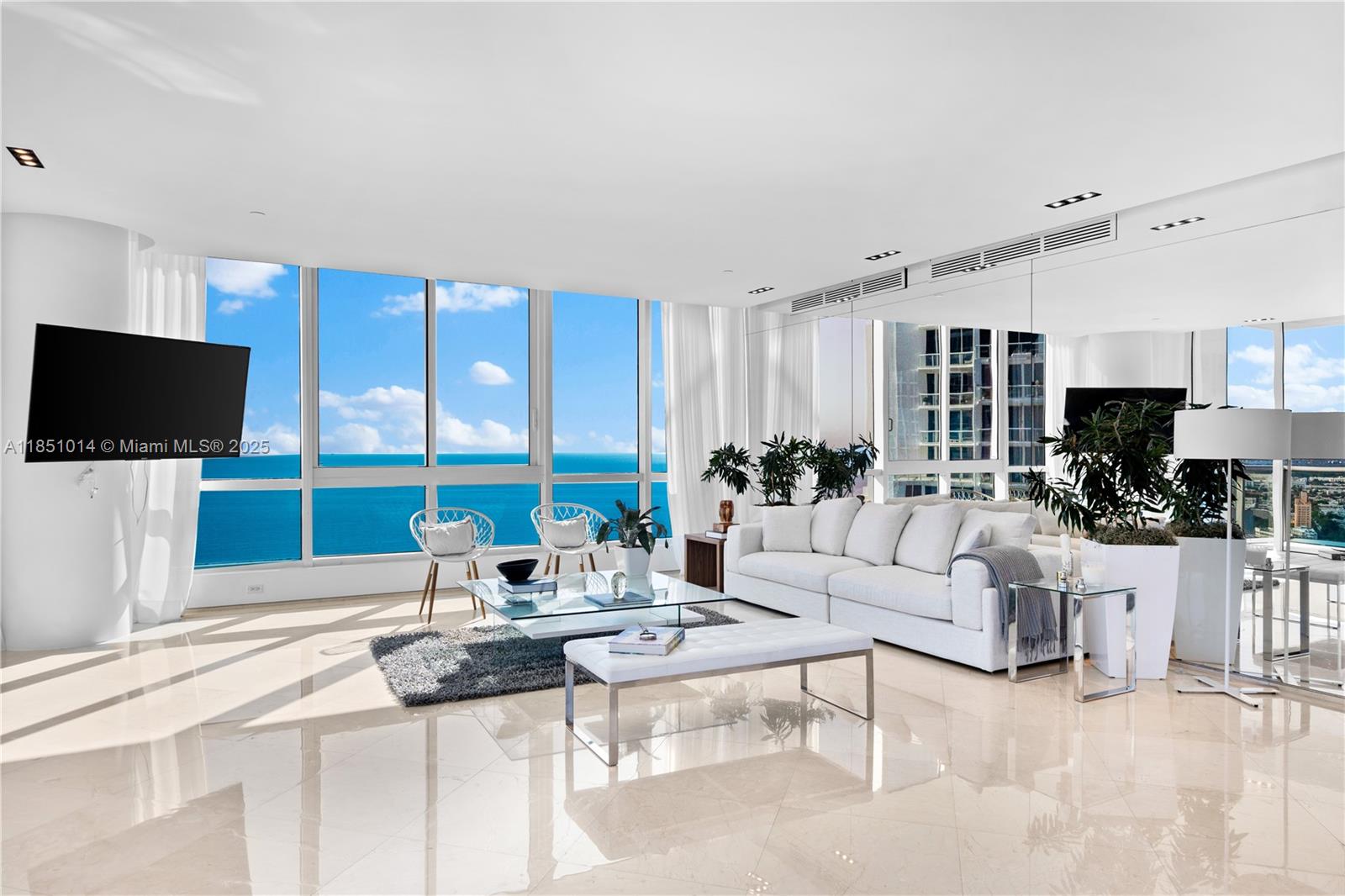 100 S Pointe Dr 3207