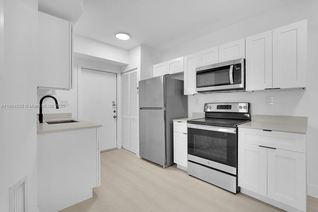 Rental Property at 1814 Nw 2nd Ct 1, Miami, Broward County, Florida - Bedrooms: 2 
Bathrooms: 1  - $2,200 MO.
