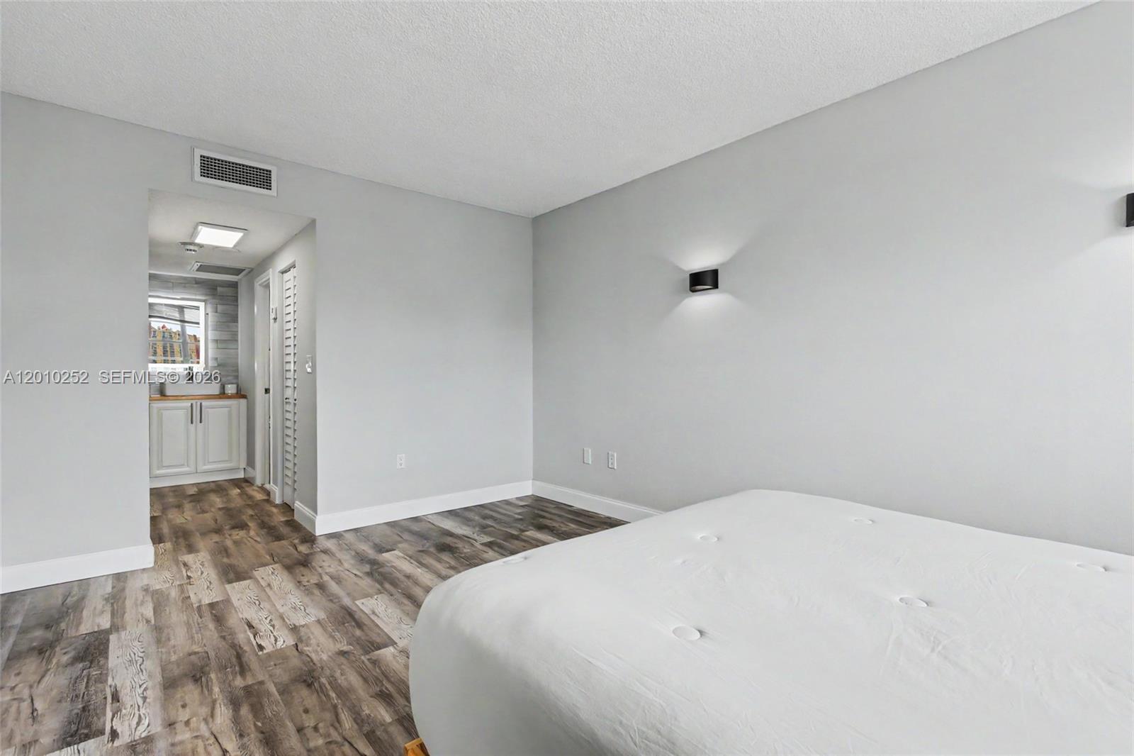 ARLEN HOUSE WEST CONDO - Residential