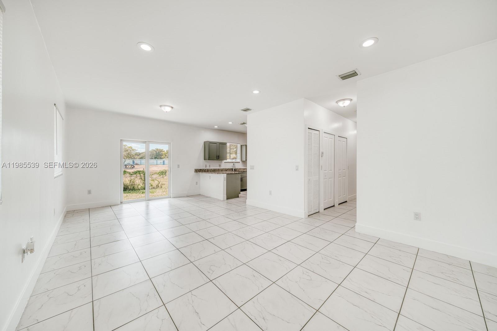 REPLAT OF SABAL GROVE - Residential Lease