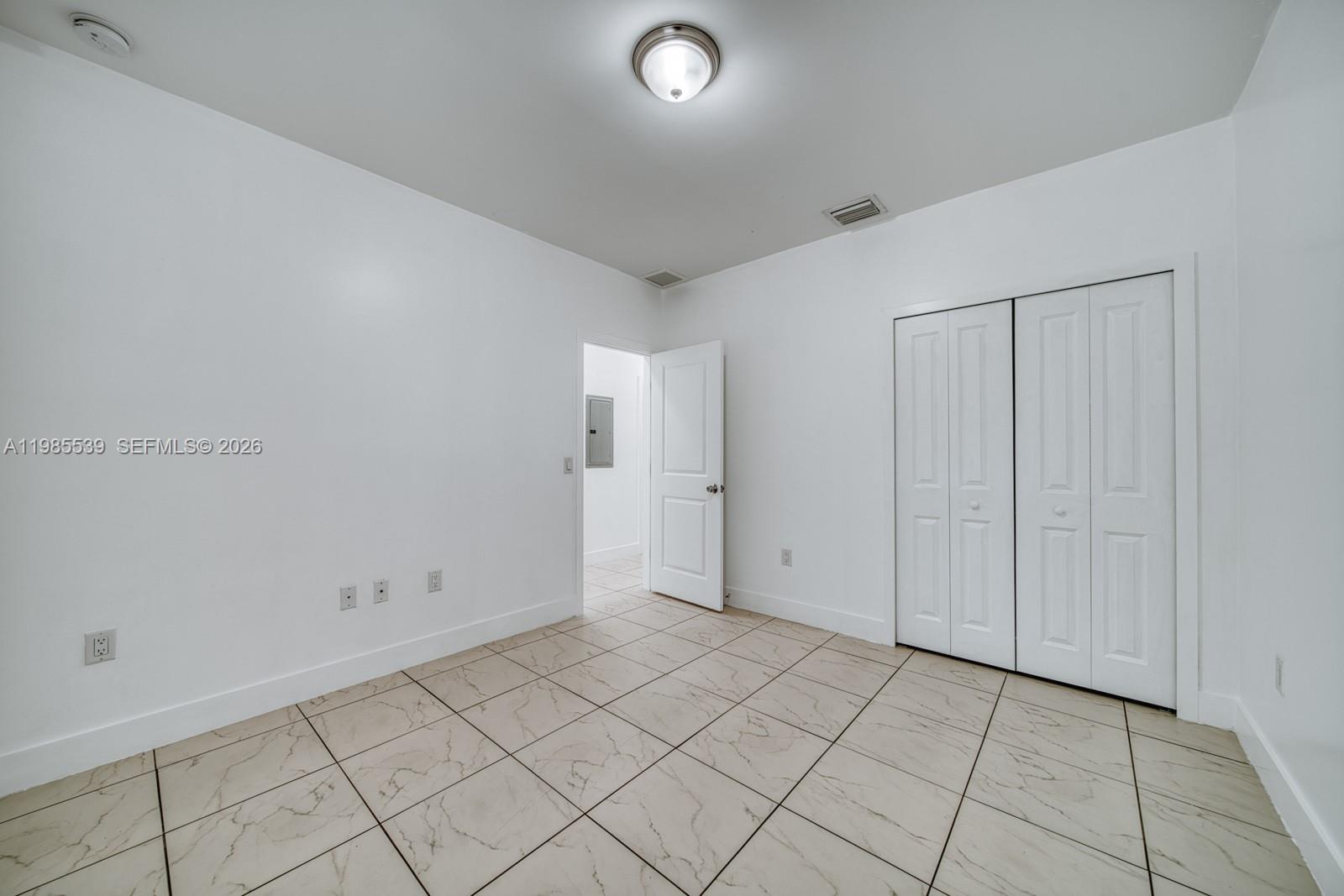 REPLAT OF SABAL GROVE - Residential Lease