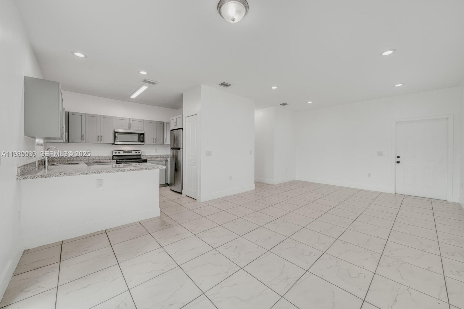 REPLAT OF SABAL GROVE - Residential Lease