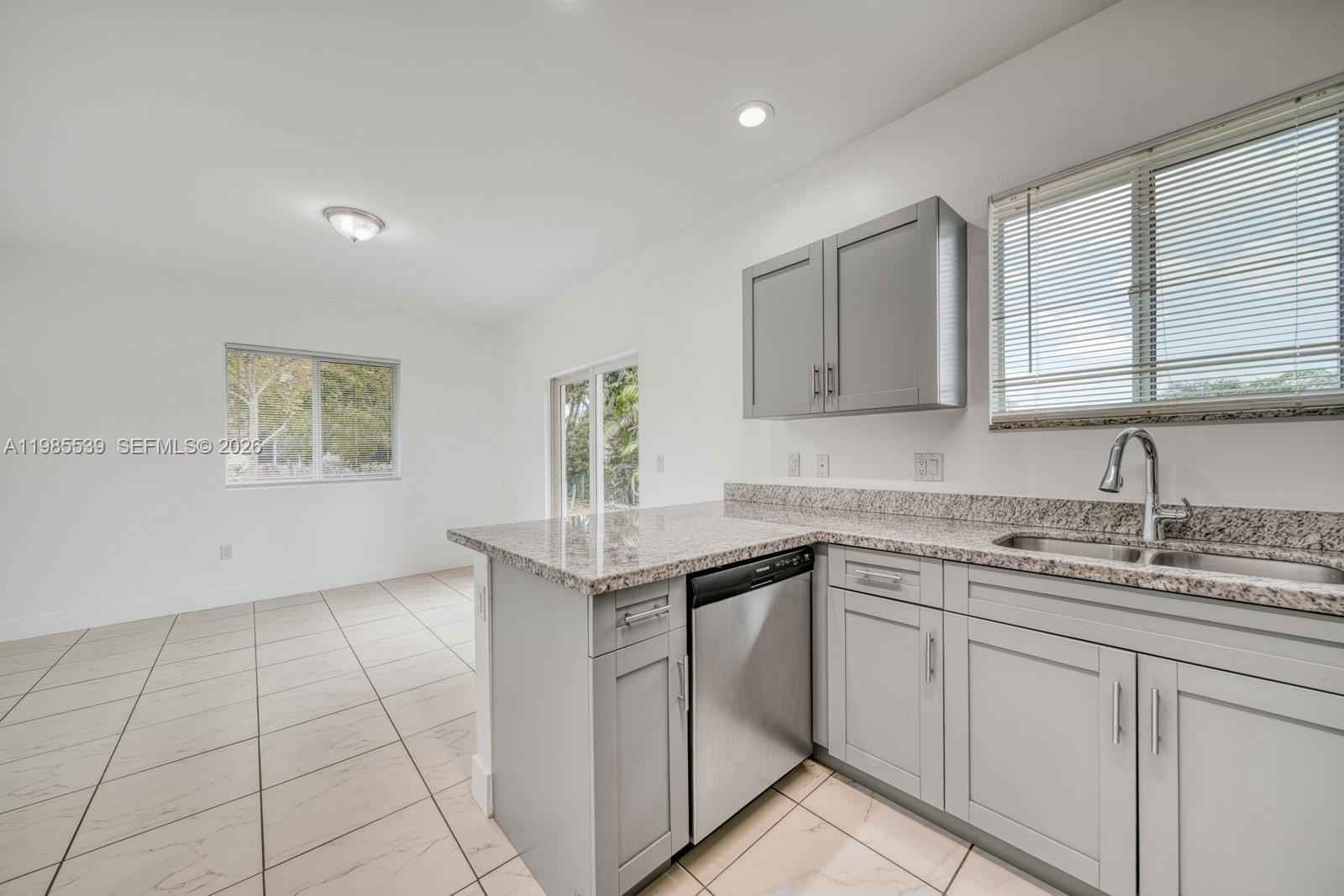 REPLAT OF SABAL GROVE - Residential Lease