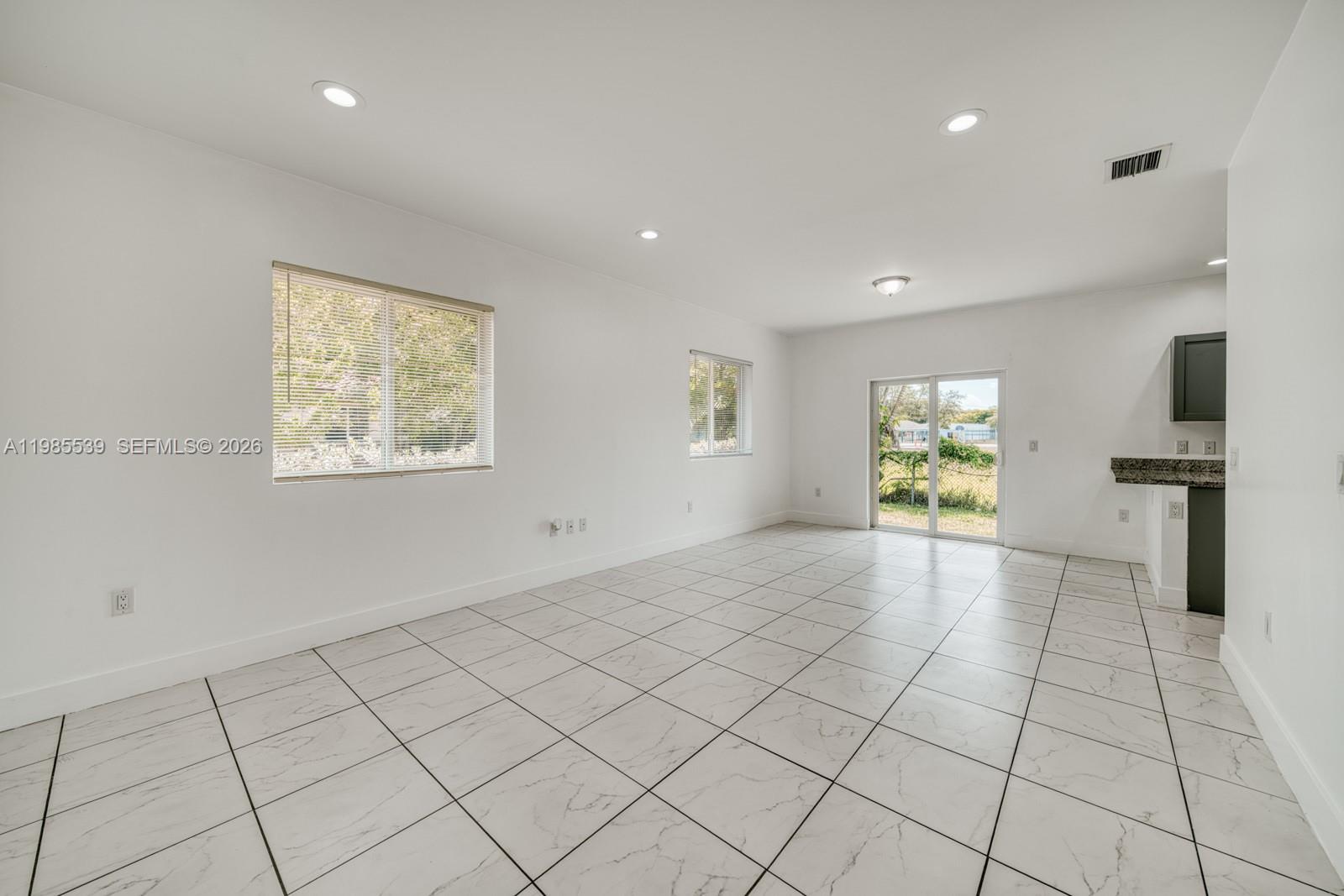 REPLAT OF SABAL GROVE - Residential Lease