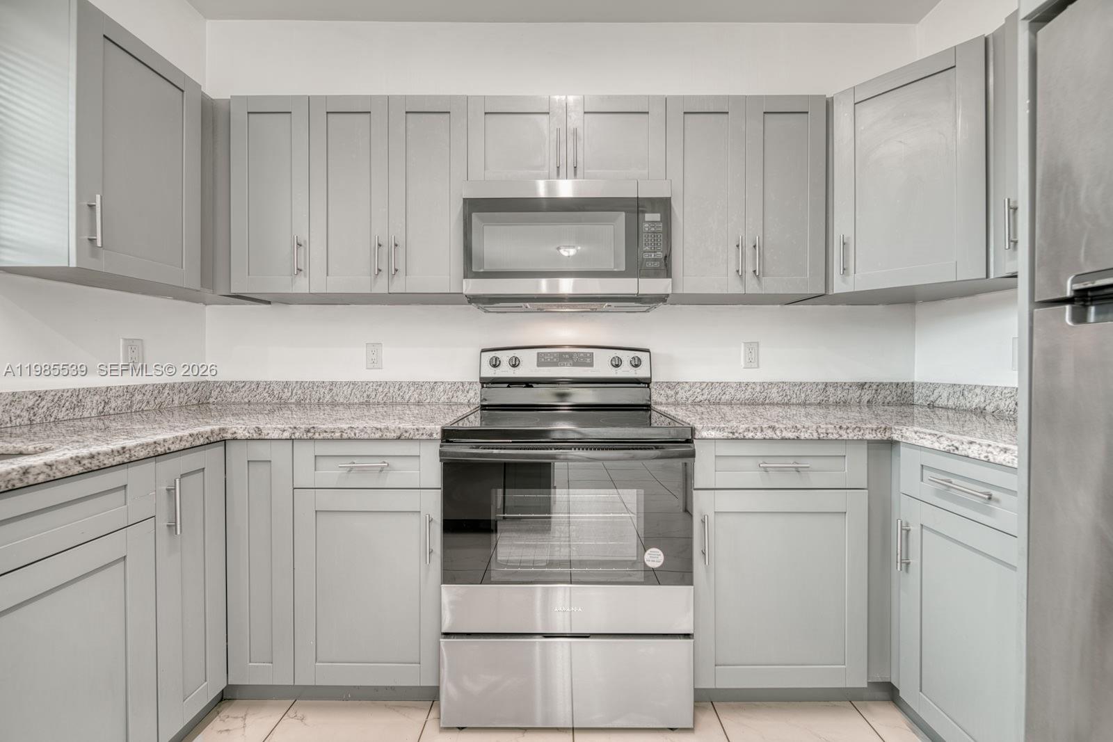 REPLAT OF SABAL GROVE - Residential Lease