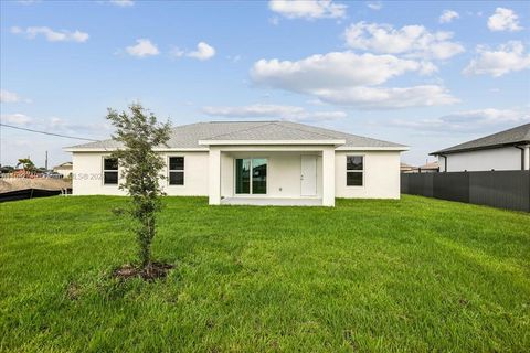 Single Family Residence in Cape Coral FL 1900 2nd Pl 22.jpg